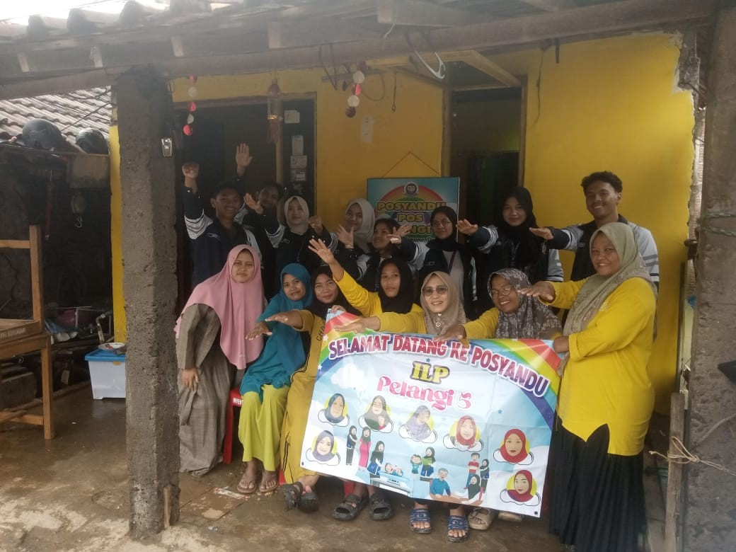 foto bareng kader yandu dengan mahasiswa KKN