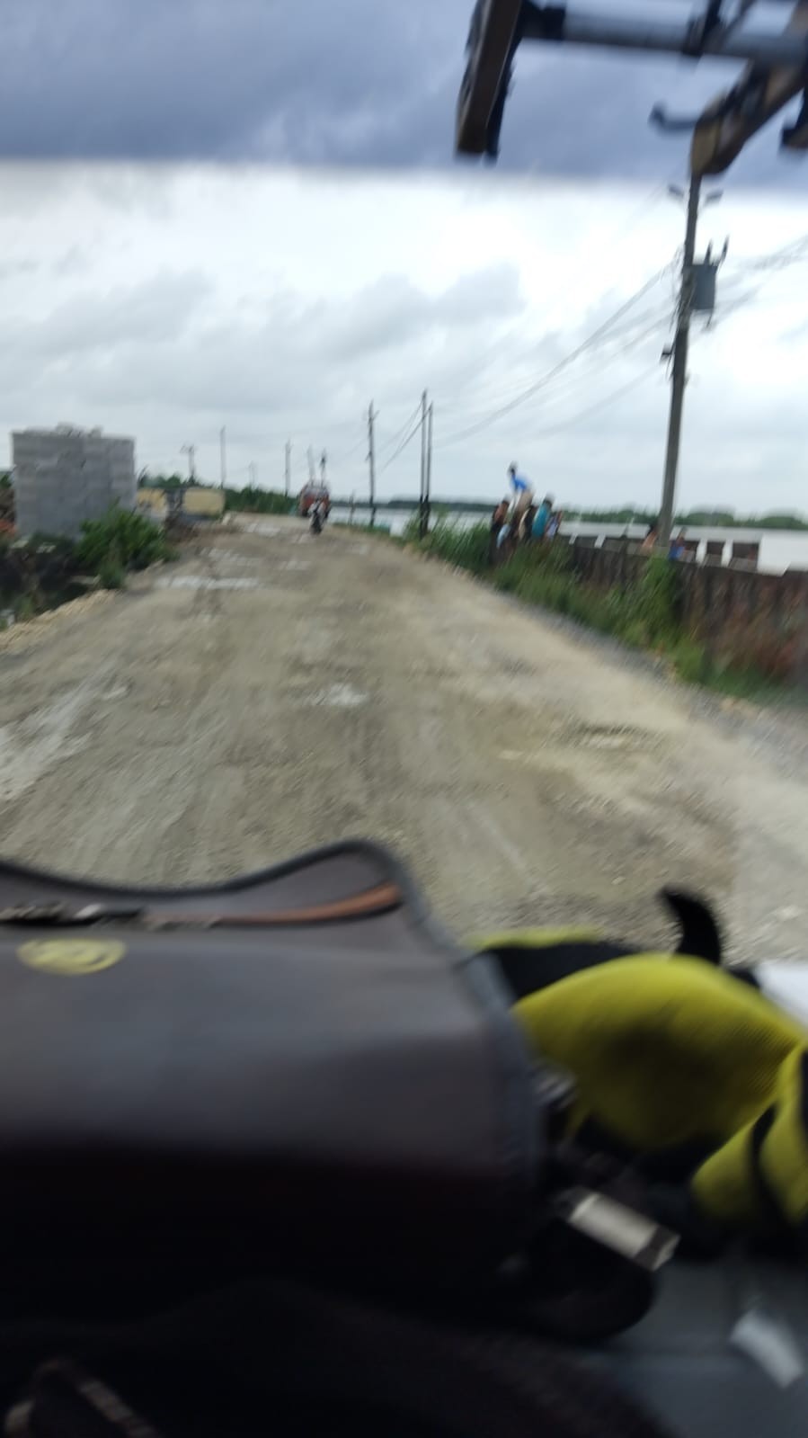 Harap berhati-hati dijalan berlumpur jika musim penghujan tiba