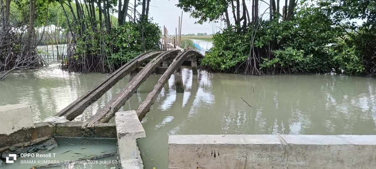 jembatan rusak menunggu program perbaikan kelamaan