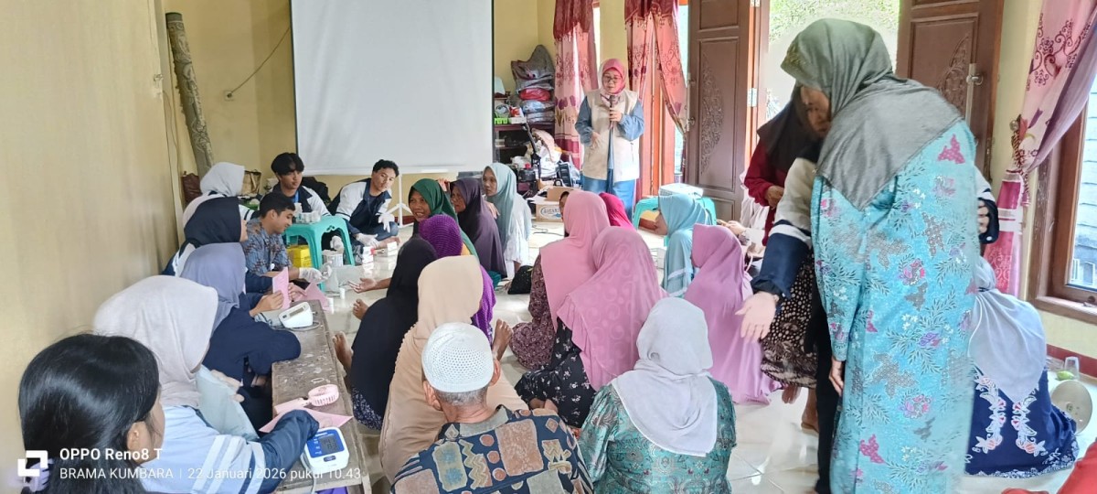 pemberian praktek langsung bab kesehatan kepada para lansia