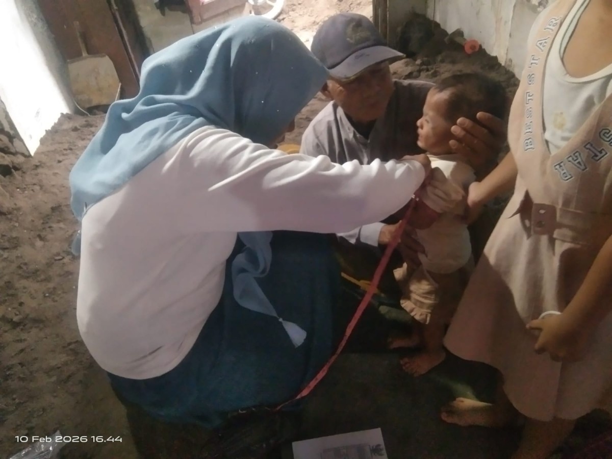 Tim TPK sedang melakukan kunjungan ibu dan balita