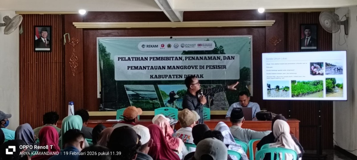 Pelatihan pembibitan penanaman dan pemantauan mangrove di pesisir kabupaten demak