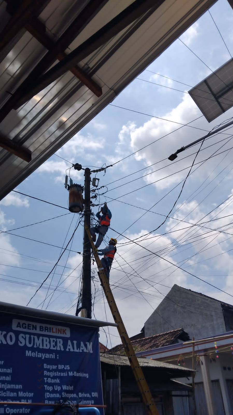 Perbaikan jaringan listrik karena sering trouble demi masyarakat