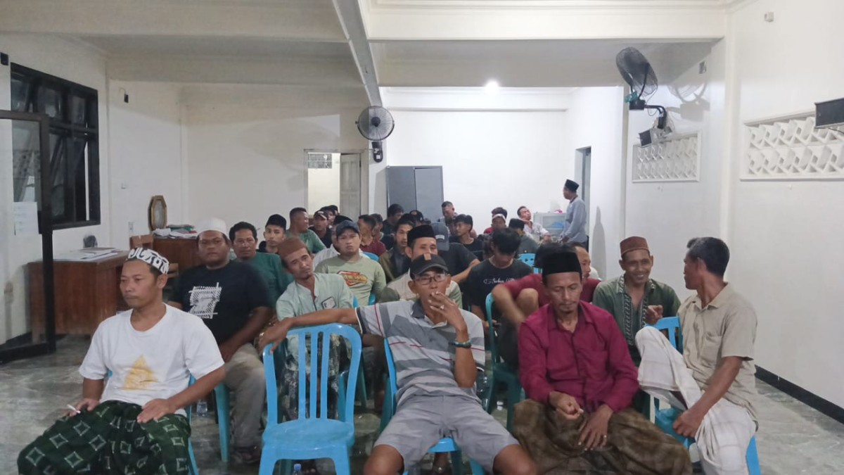 Rapat koordinasi dengan pemuda karangtaruna untuk ketertiban bersama