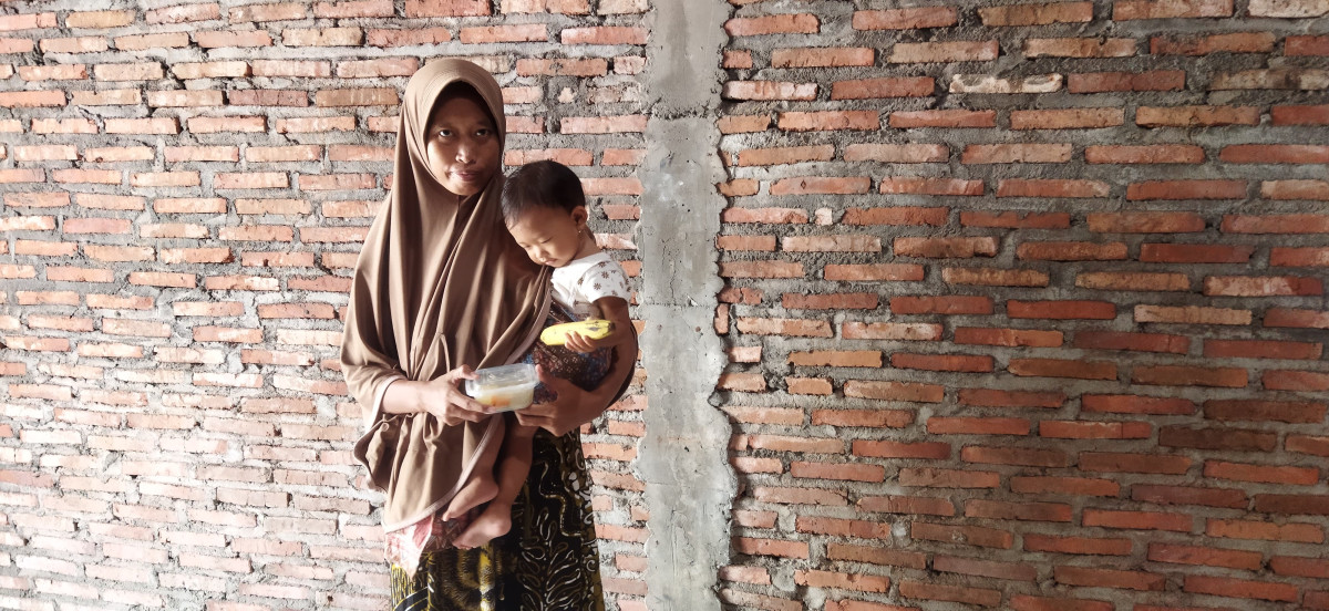 Pemberian PMT buat balita GIBUR