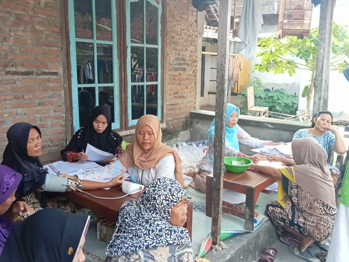 POSYANDU LANSIA DI DESA NGAWEN
