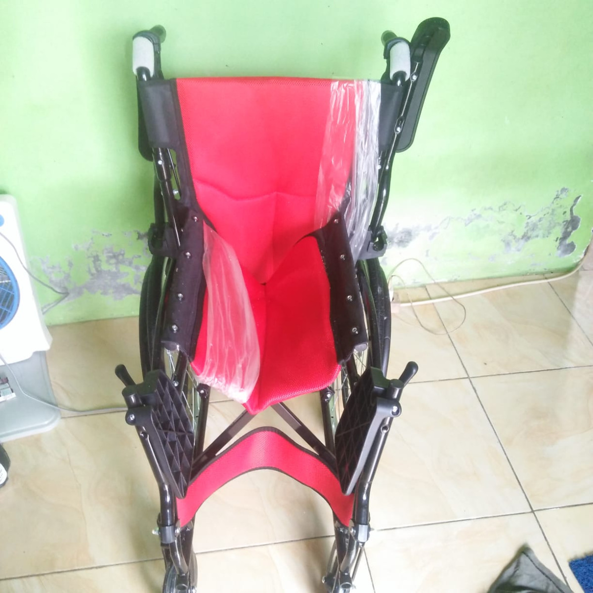 bantuan kursi roda