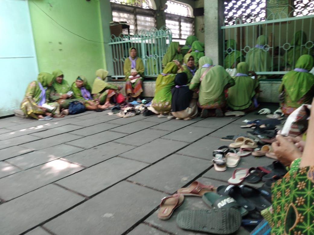 ziarah di makam  habib Anis