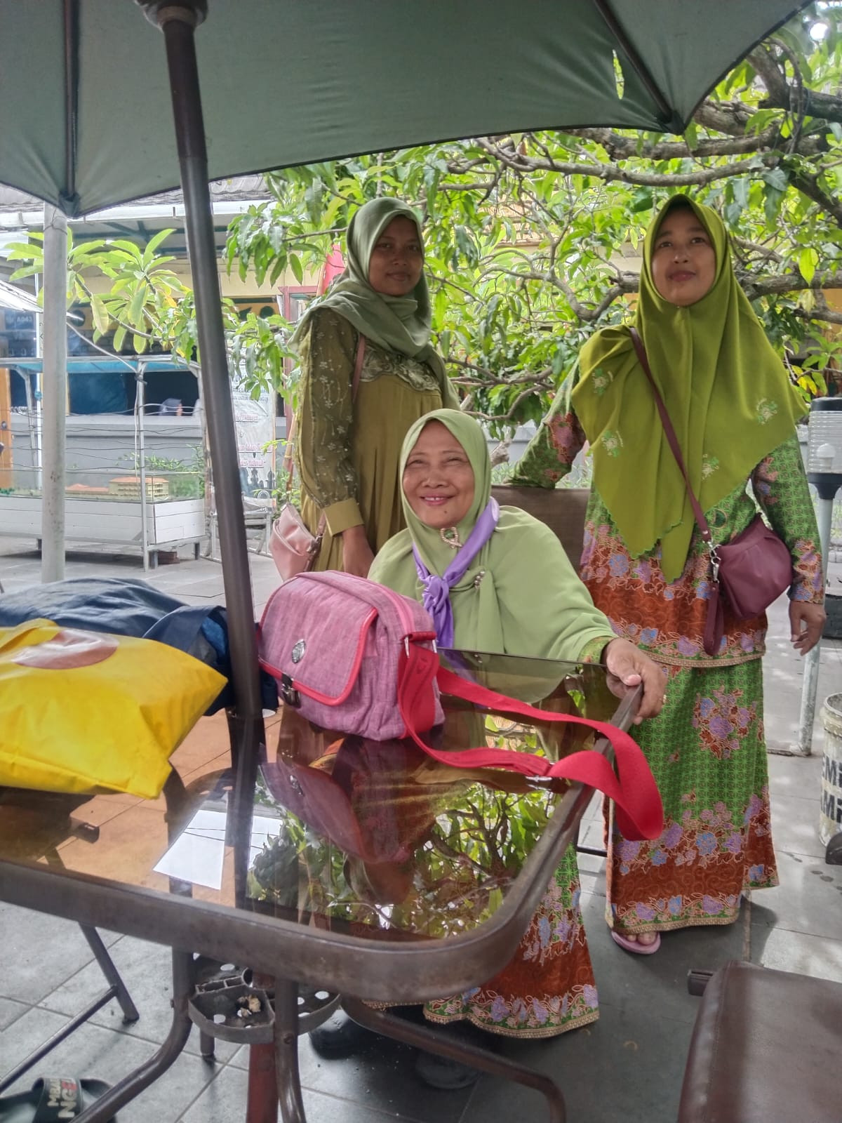ziarah Muslimat PAC Wedung di Makam Sunan Kalijaga