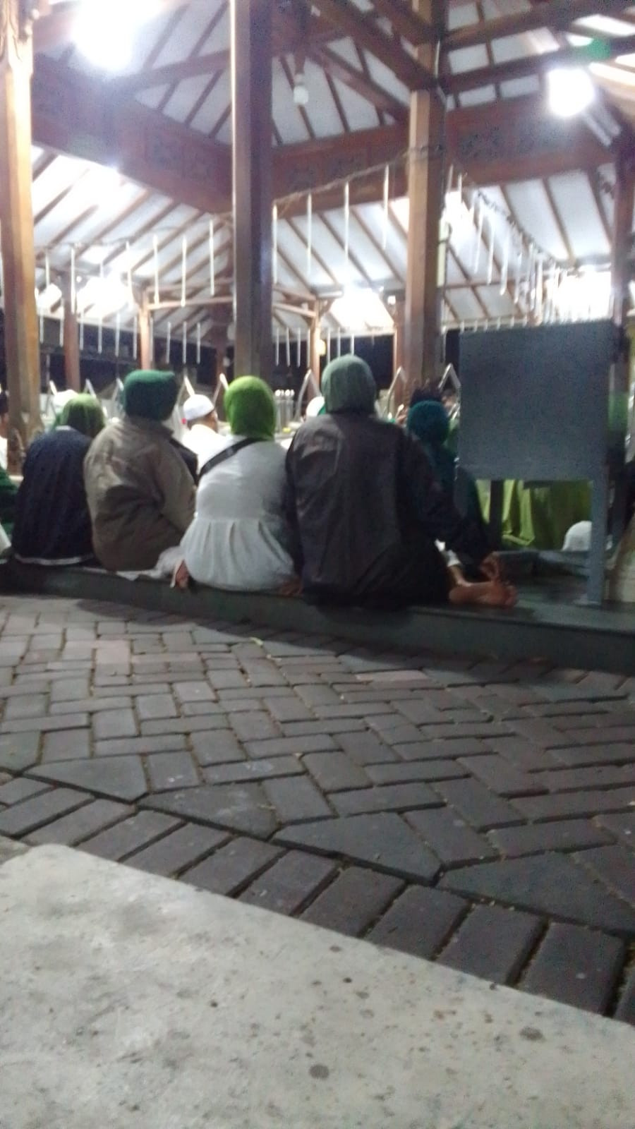 Ziarah di makam sunan Maulana Malik ibrahim