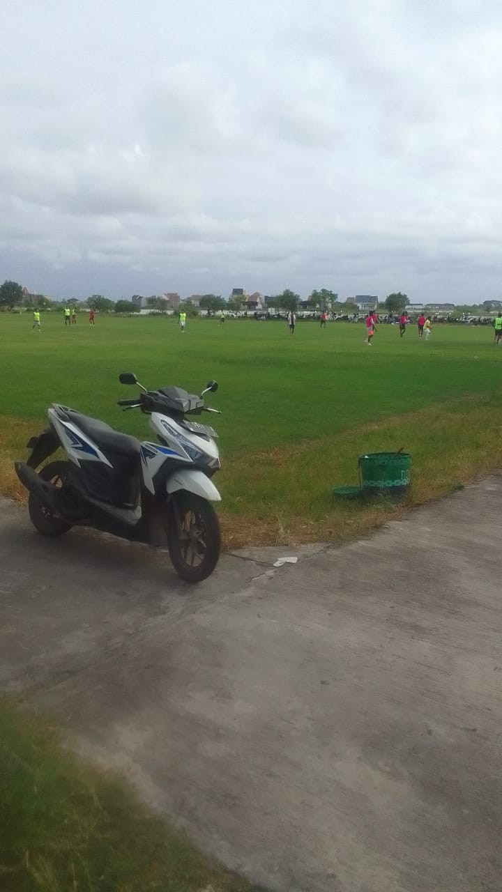Main sepakbola