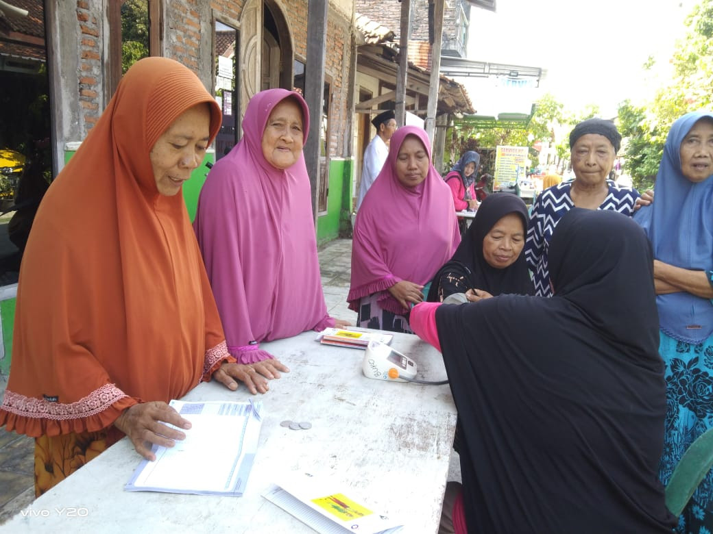 Kegiatan Posyandu Lansia dan Posbindu Melati II (Dua) Bulan April