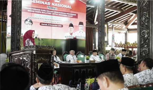 Kegiatan Seminar "Transformasi Guru Dalam Mewujudkan Pendidikan Bebas Tanpa Bulliying Untuk Indonesia  Maju"