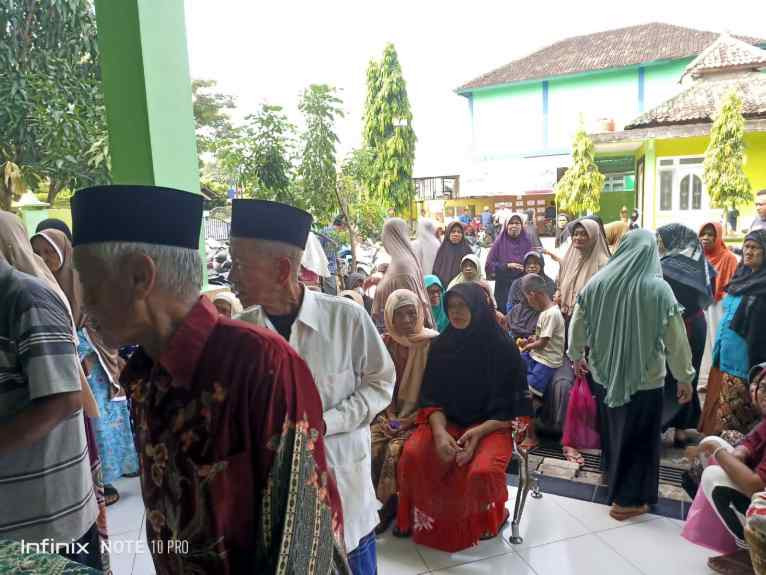 Kegiatan Pembagian  Bantuan Sembako di Desa Buko