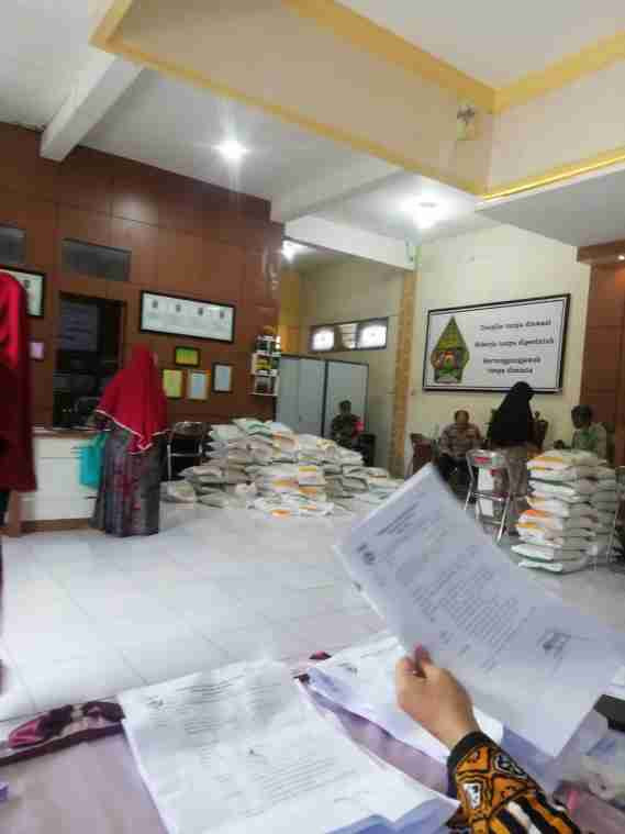 Kegiatan Pembagian  Bantuan Sembako di Desa Buko