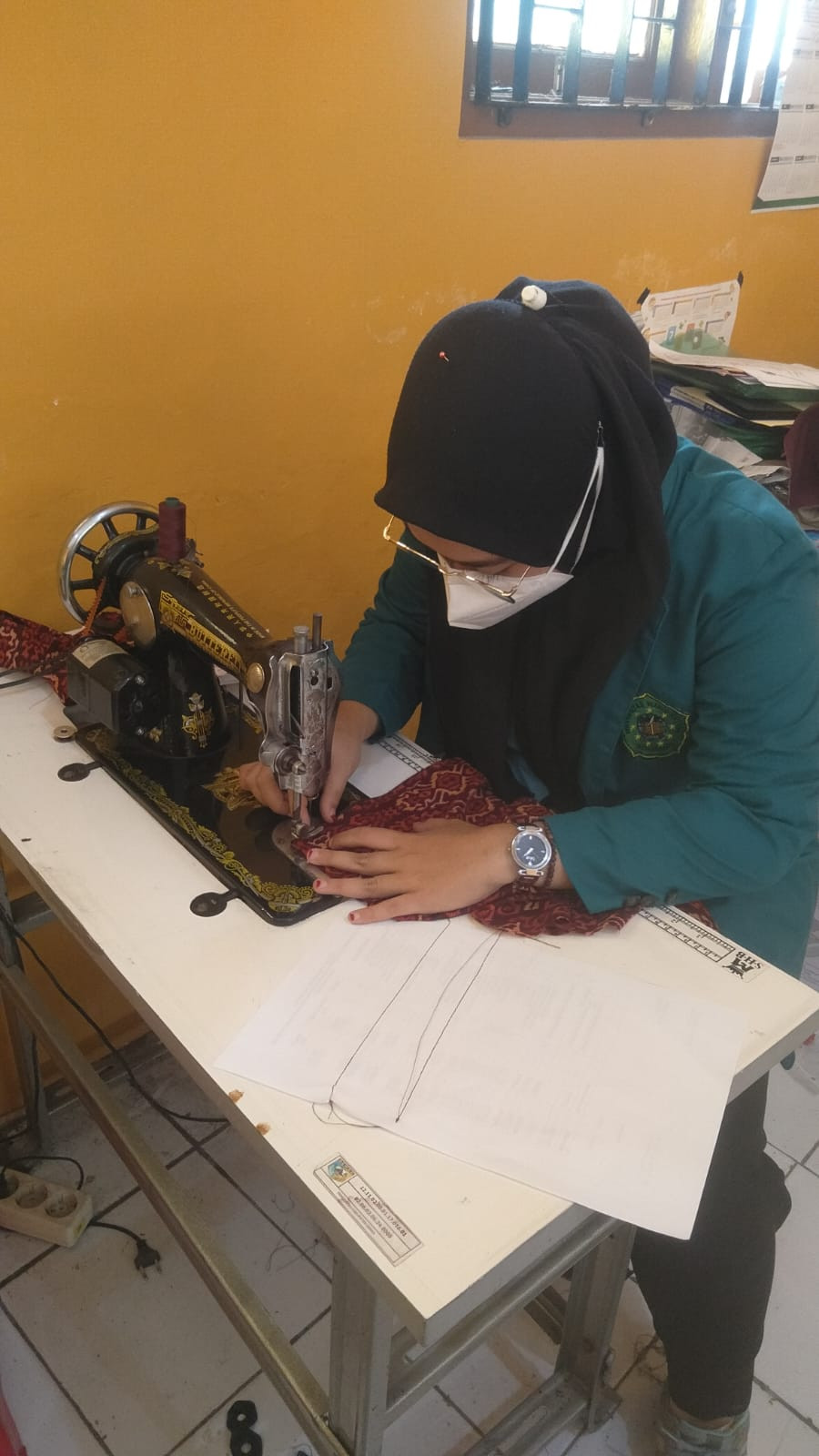 Program Kecakapan Wirausaha (PKW) Bidang Keterampilan Tata Busana (Menjahit)