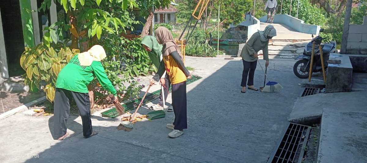 Kegiatan Pemberantasan Sarang Nyamuk (PSN) di RW 07 Bulan Juli 2024