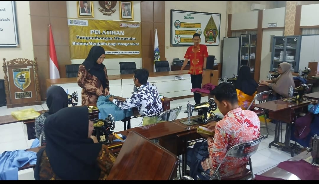 Pelatihan Pengembangan Wirausaha Bidang Menjahit Bagi Masyarakat