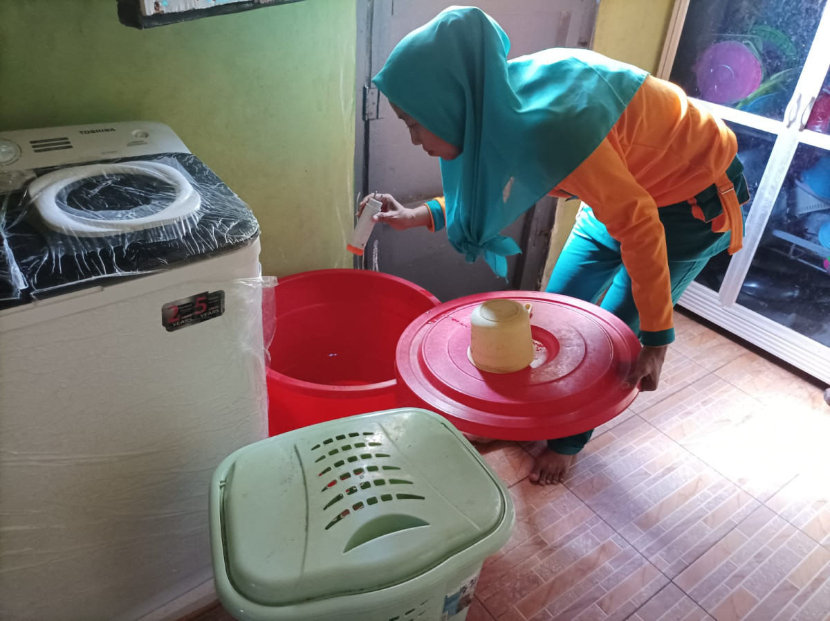 Kegiatan Pemberantasan Sarang Nyamuk (PSN) di RW 07 Bulan September 2024