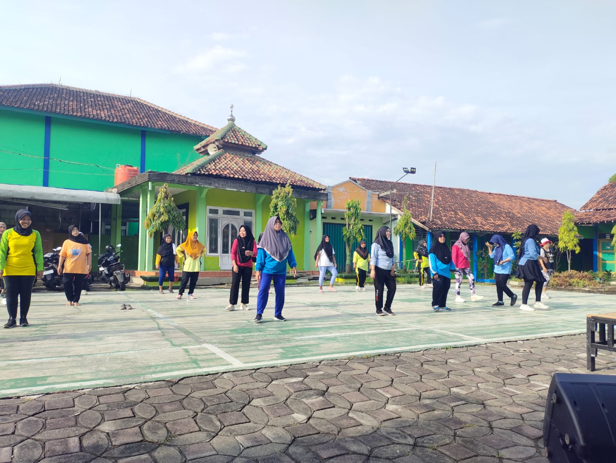Kegiatan Senam Di Desa Buko Dilaksanakan Setiap 2 Minggu Sekali Di Balai Desa Buko