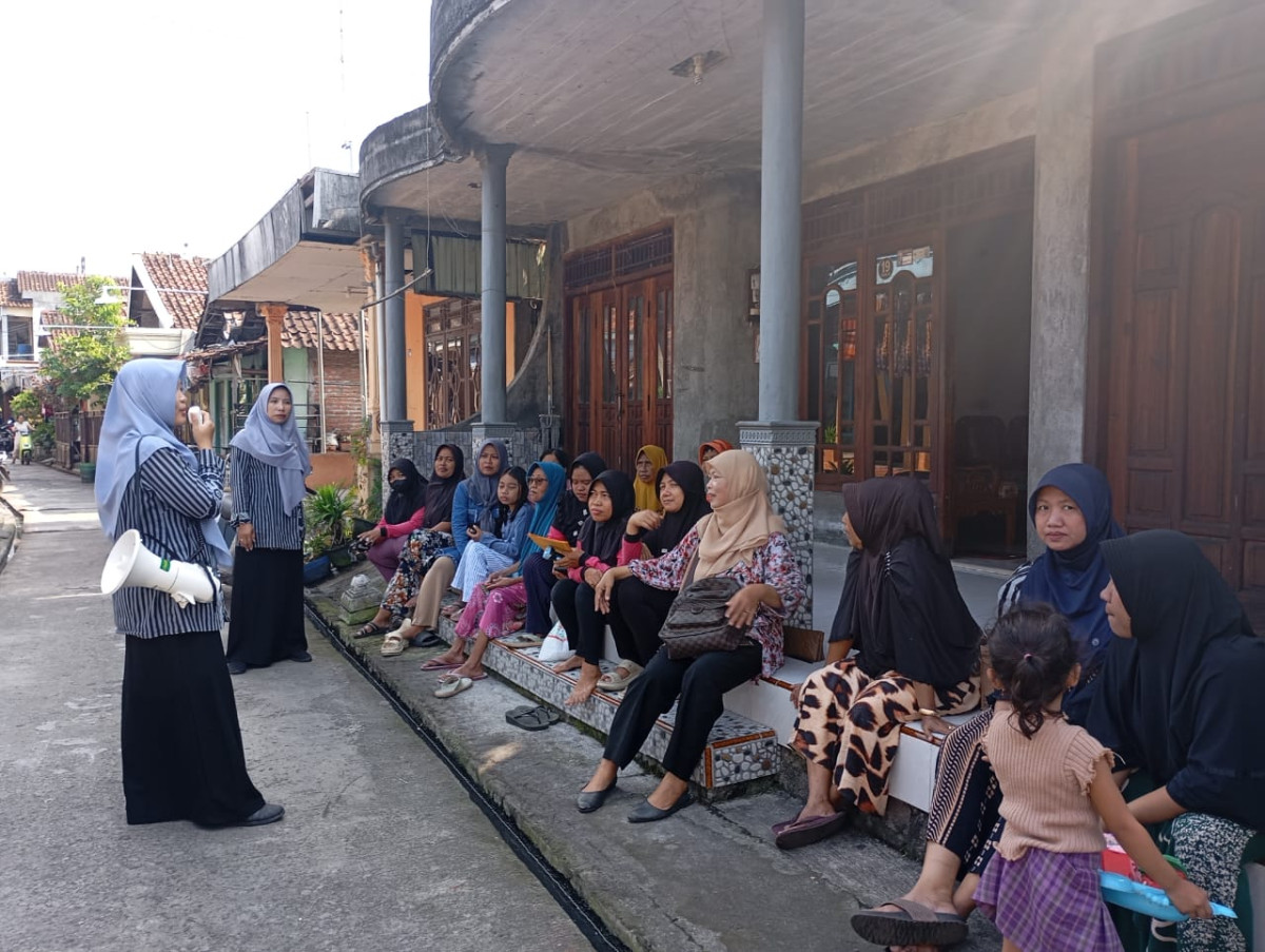 Edukasi Pencegahan Penyakit Demam Berdarah (DP) Kepada Warga Masyarakat RT 02 RW 03 Desa Buko Kabupaten Demak