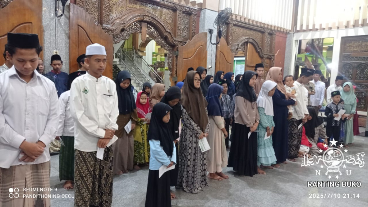 Santunan Anak Yatim 10 Muharram  di Masjid Al Aziz Desa Buko Kecamatan Wedung