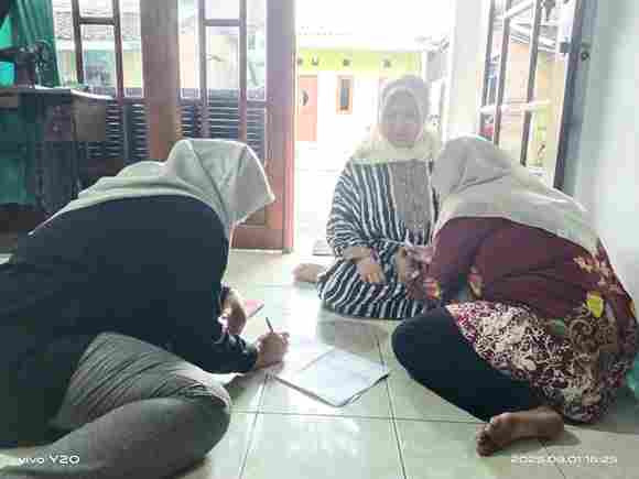 Edukasi Kepada Ibu Hamil  untuk Makan yang bergizi Untuk calon Balita RW 004 RW 005