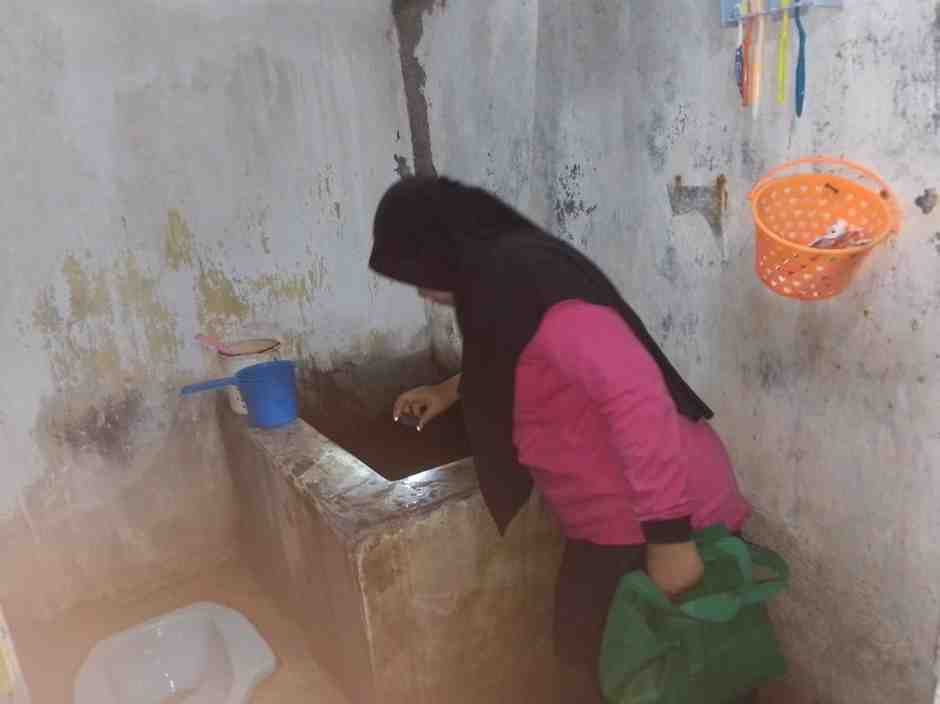 Pemberantasan Sarang Nyamuk dan Edukasi Kepada Warga untuk Menjaga Lingkungan Agar Tetap Sehat di RT 02 RW 08 Desa Buko Kecamatan Wedung Kabupaten Demak