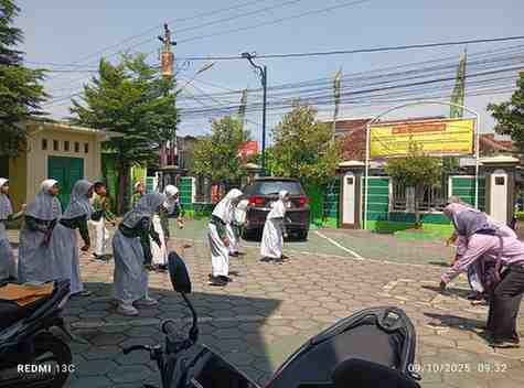 Memberikan Edukasi Kepada Remaja  tentang Kesehatan dan mencegah Anemia Pada Remaja Di Posyandu ILP Melati I (Satu) di Bulan Oktober Tahun 2025