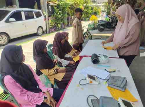 Memberikan Edukasi Kepada Remaja  tentang Kesehatan dan mencegah Anemia Pada Remaja Di Posyandu ILP Melati II (Dua) di Bulan Oktober Tahun 2025