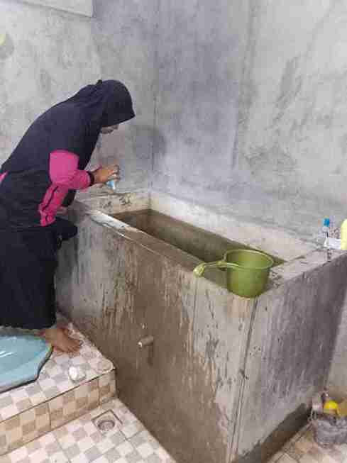 Pemberantasan Sarang Nyamuk dan Edukasi Kepada Warga untuk Menjaga Lingkungan Agar Tetap Sehat di RT 01 RW 08 Desa Buko Kecamatan Wedung Kabupaten Demak