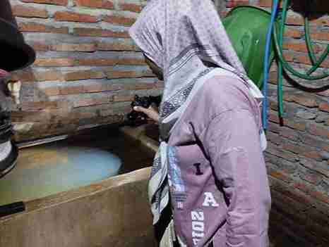 Pemberantasan Sarang Nyamuk dan Edukasi Kepada Warga untuk Menjaga Lingkungan Agar Tetap Sehat di RT 05 RW 06 Desa Buko Kecamatan Wedung Kabupaten Demak