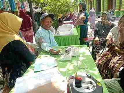 Memberikan Pelayanan Posyandu ILP Kepada Lansia untuk Menjaga Kesehatan di Melati I (Satu) Bulan November Tahun 2025