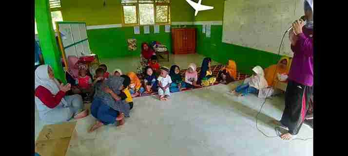 Pembelajaran Usia Dini (PAUD) Melatih Sensorik Anak mengenal Benda-Benda Disekitar di PAUD Al Masyhur