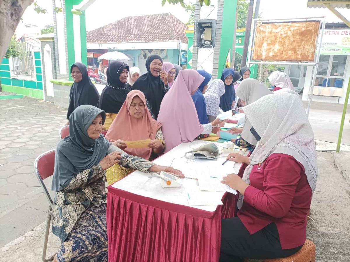 Memberikan Pelayanan Posyandu ILP Kepada Lansia untuk Menjaga Kesehatan di Melati I (Satu) Bulan Februari Tahun 2026