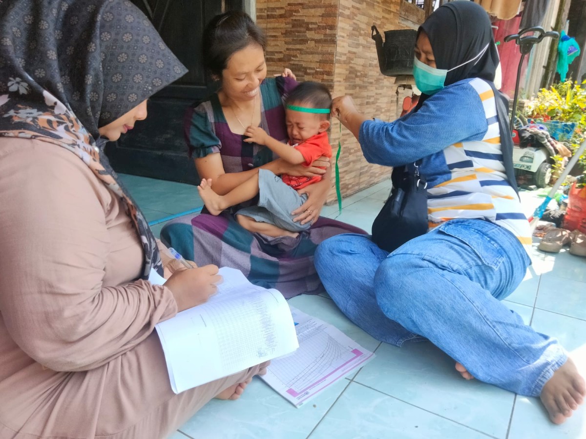Pemantauan Tumbuh Kembang Balita dan Pemberian Edukasi Kepada Ibu Balita Untuk Memberikan Makanan Yang Bergizi di RW 06 dan RW 08 Desa Buko Kecamatan Wedung