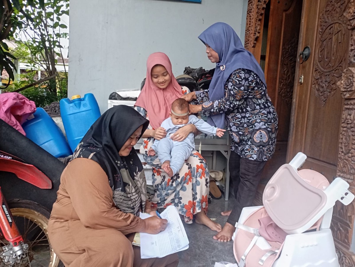 Pemantauan Tumbuh Kembang Balita dan Pemberian Edukasi Kepada Ibu Balita Untuk Memberikan Makanan Yang Bergizi di RW 02 dan 03 Desa Buko Kecamatan Wedung