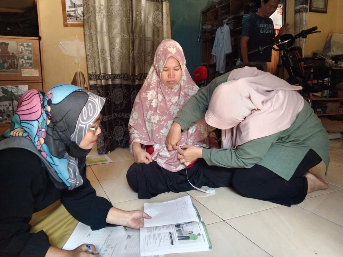 Edukasi Kepada Ibu Hamil dan Pemberian Tablet Tambah Darah di  RT 04 Rw 05 Desa Buko Bulan April  Kecamatan Wedung