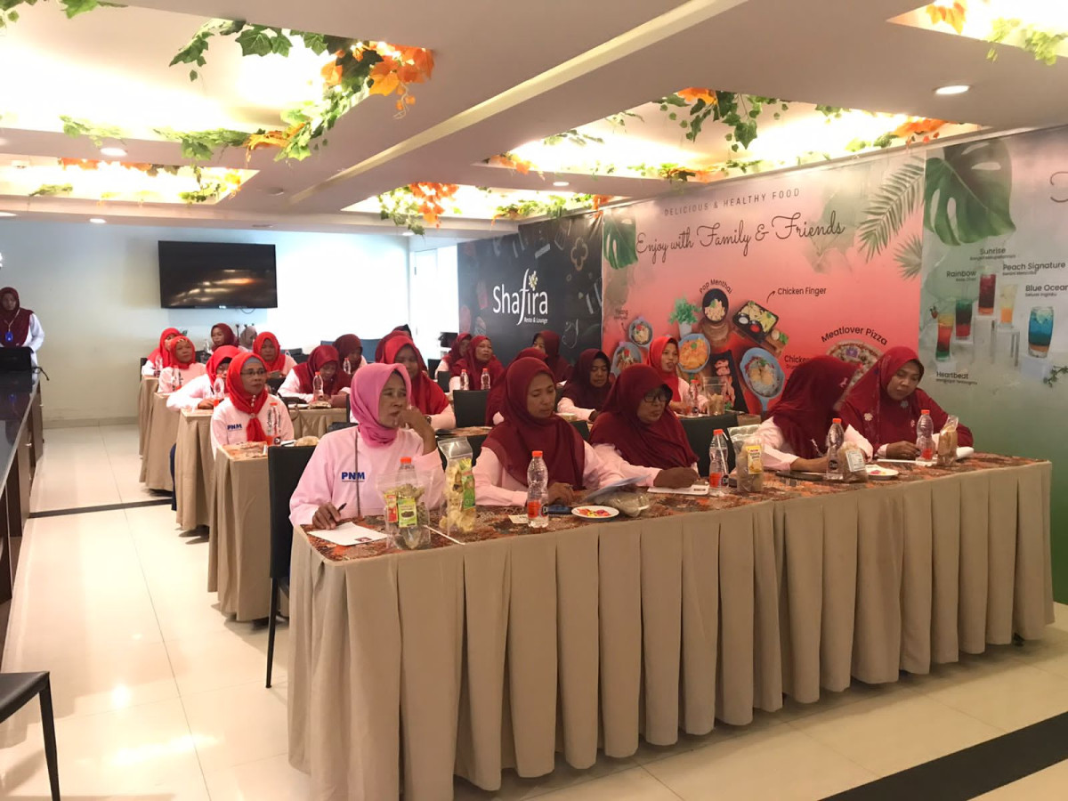 Pelatihan pembuatan krupuk warga desa mandung