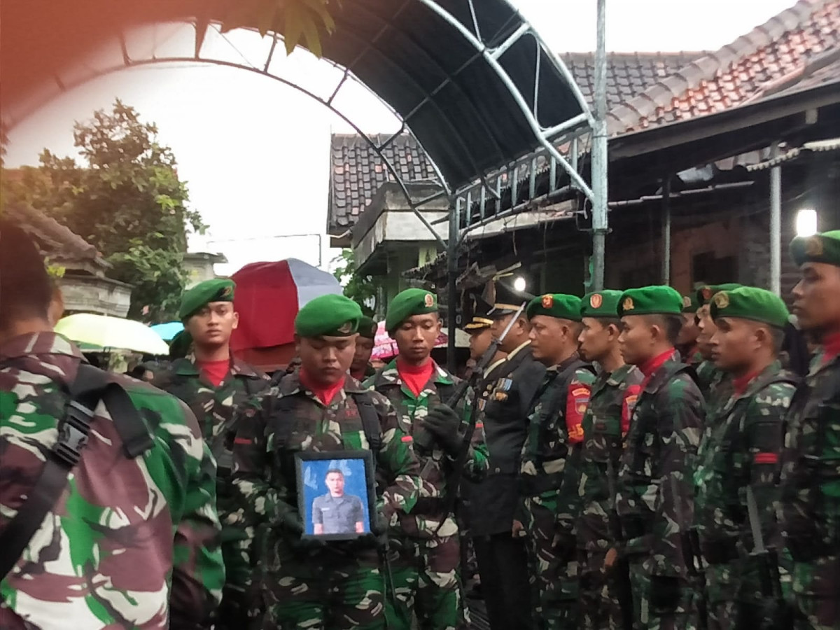 Upacara pemakanan prada mahez