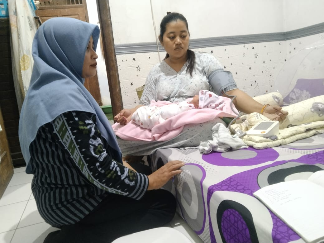 Kunjungan bufas rasti oleh bidan desa dan kader