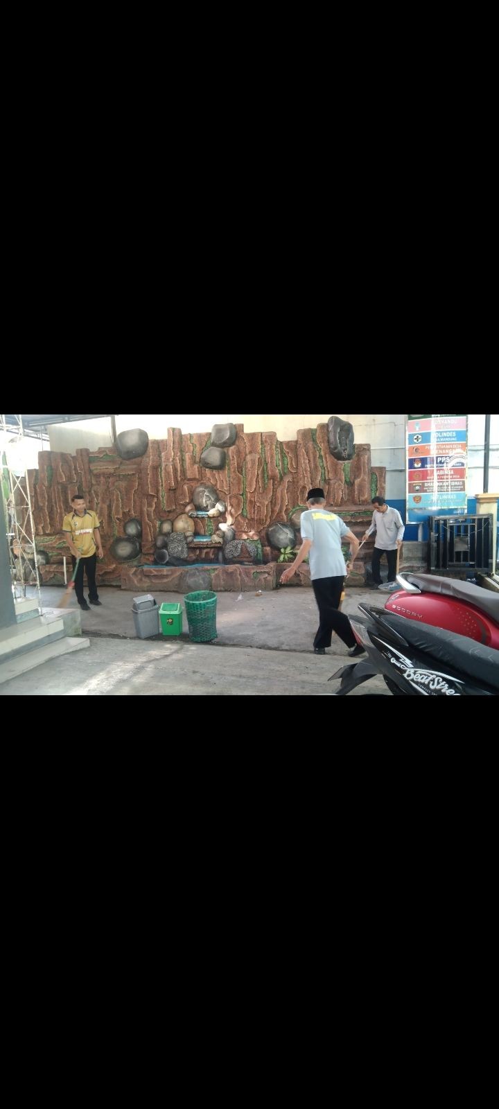 Jumat bersih bersama perangkat desa mandung