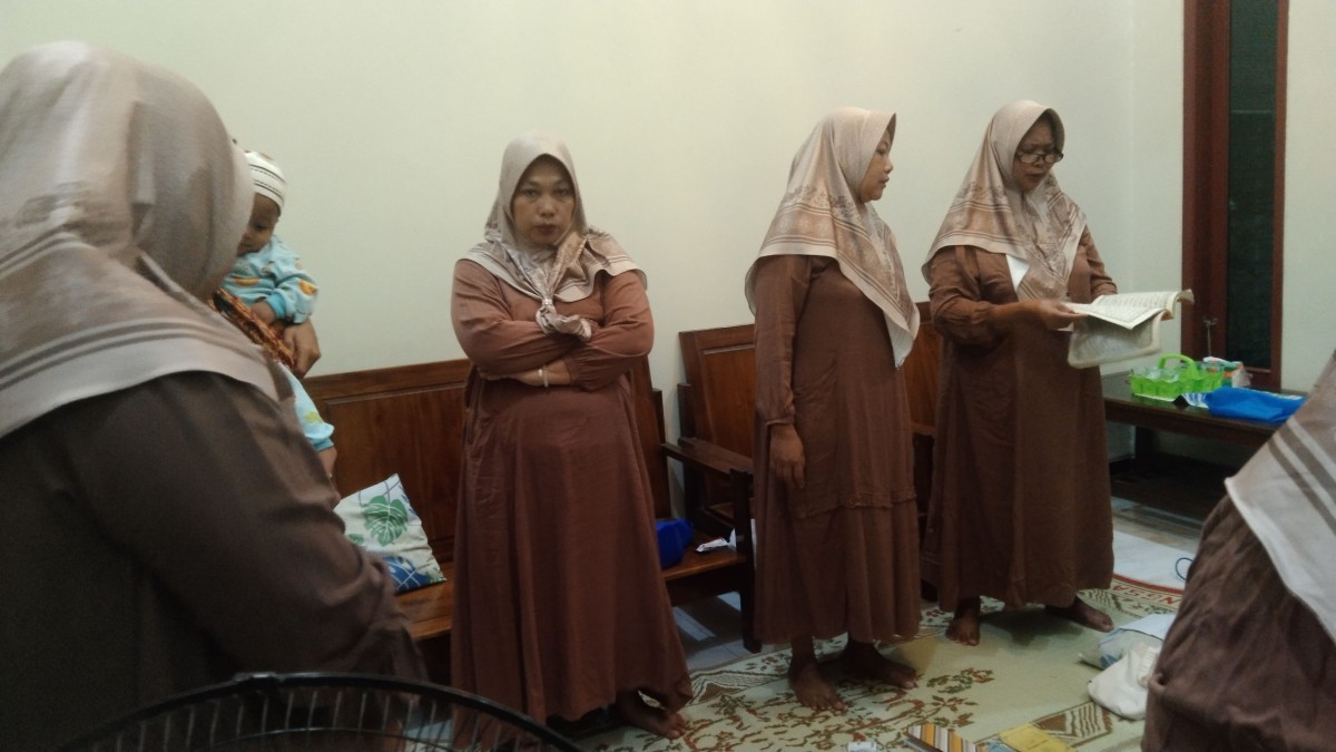 Mengaji barjanji di rt 3 rw 2 mandung