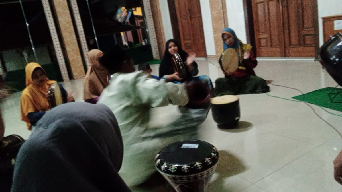 Latihan rebana