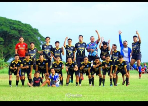 Pemain sepak bola doro putih Des a Berahan Kulon