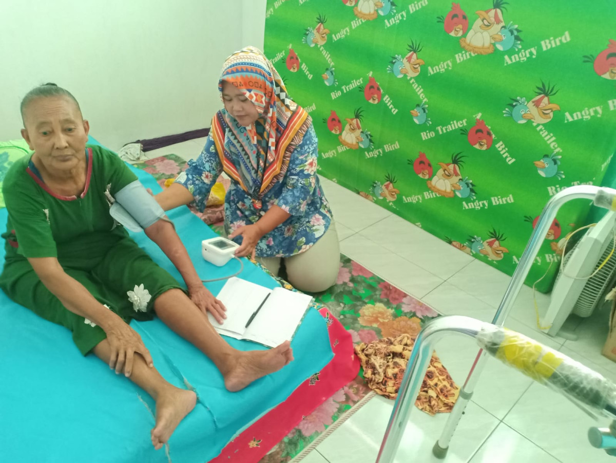 Kunjungan rumah pada lansia