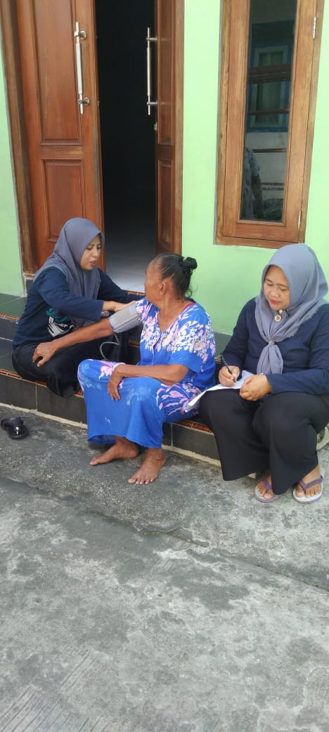 KUNJUNGAN RUMAH LANSIA