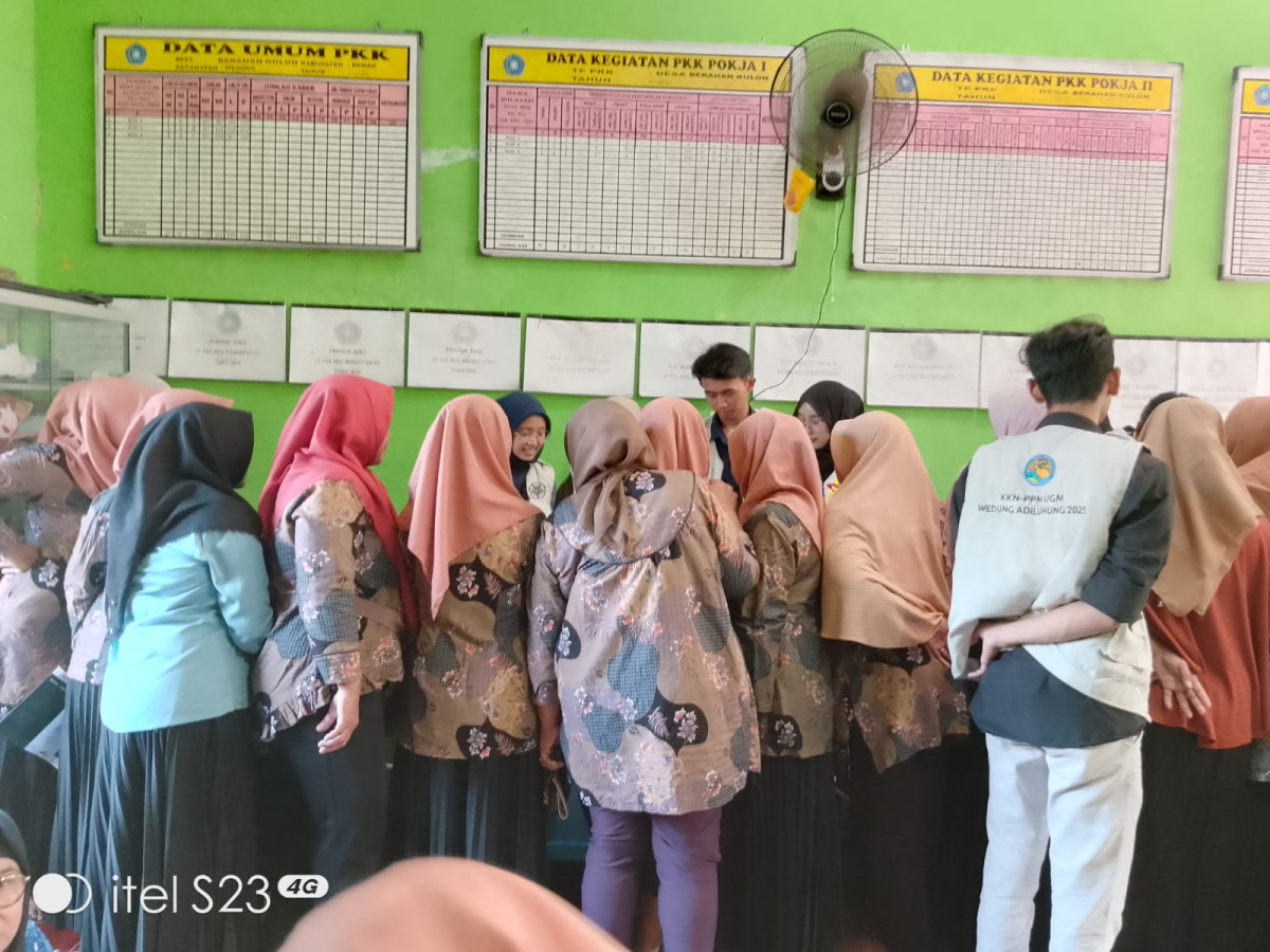 PEMBUATAN SOSIS DARI IKAN LELE OLEH KKN UGM
