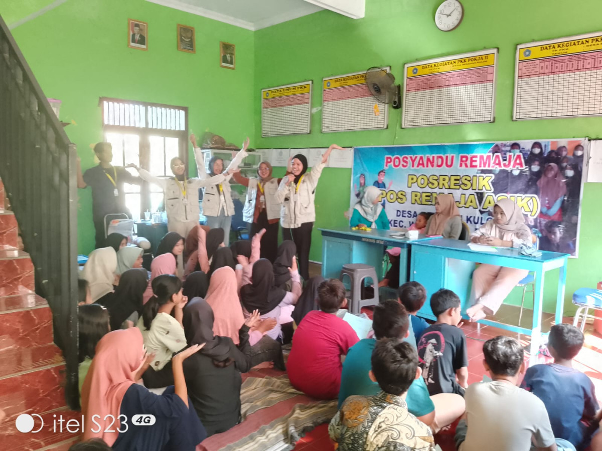 KEGIATAN POSYANDU REMAJA DAN SOSIALISASI OLEH KKN UGM