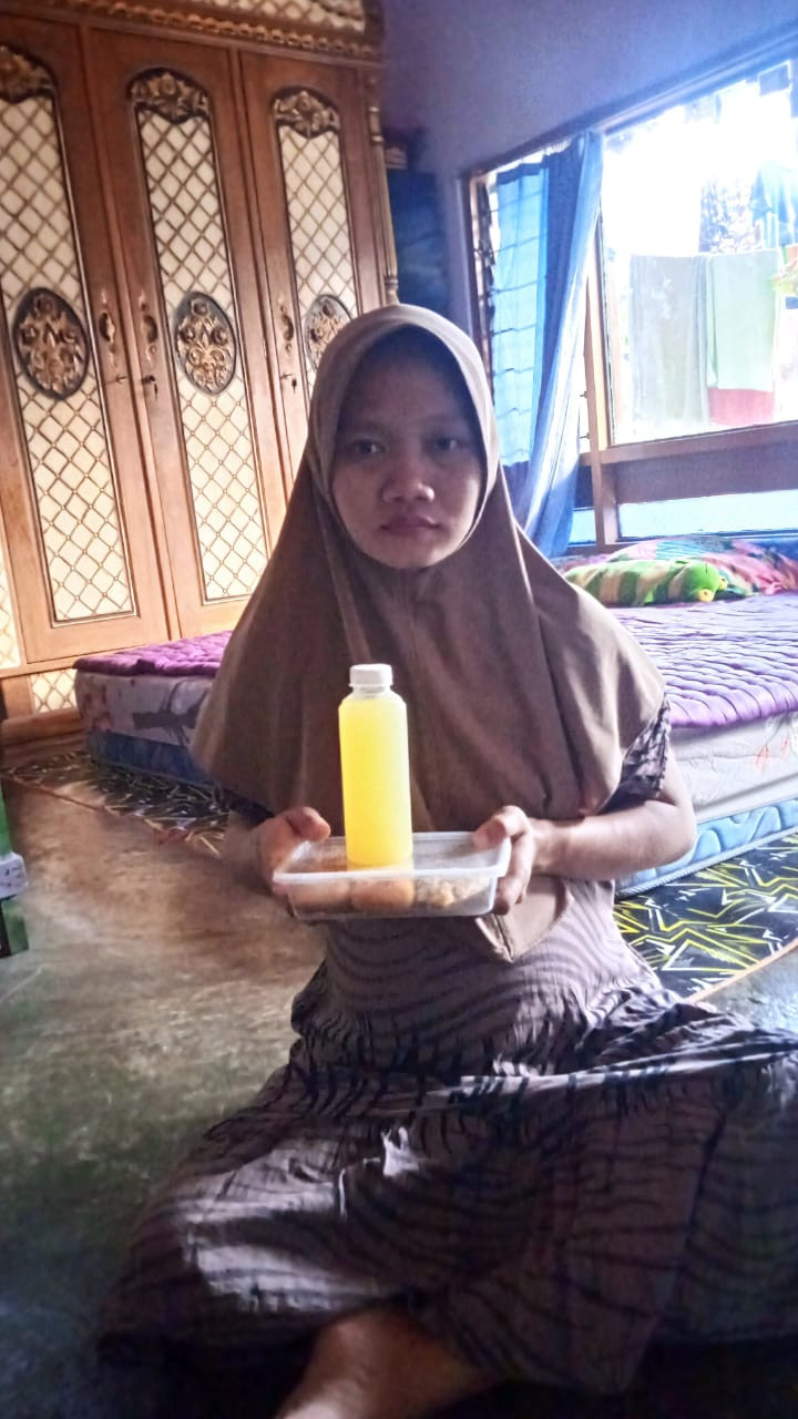 Pemberian PMT lokal pada bumil ke 61